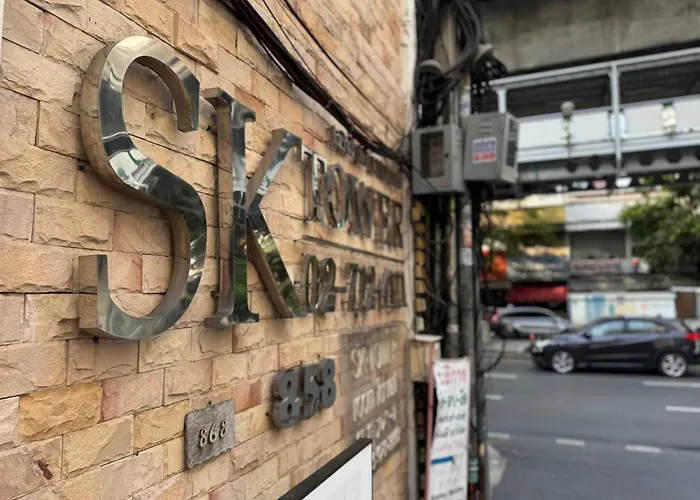 Thonglor Bts 1-min Walk Easy Check-in Laundromat *
